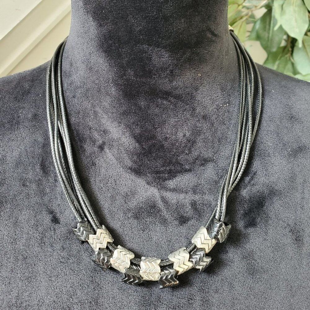 Chuns Fashion Women's Black & Silver with Lobster Clasp Fashion Necklace